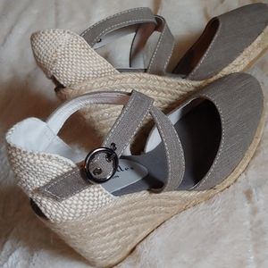 NWOB Bettye  Muller wedges made in Spain sz..38